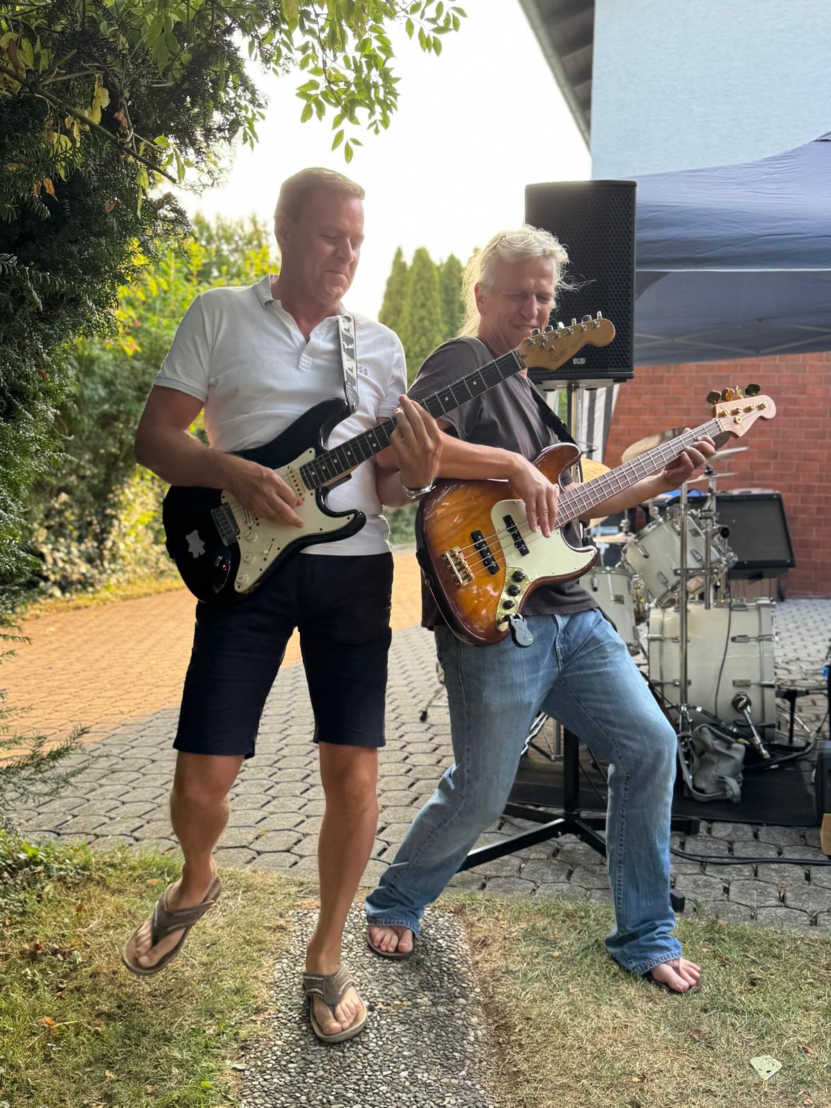 Gitarrist und Bassist von CiRCLE live